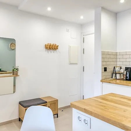 Apartment Centre *